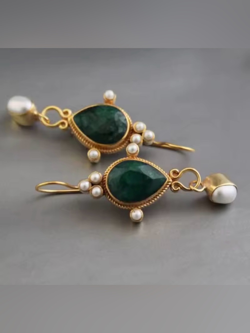 Green Drop Pearl Gold Tone Retro Style Earrings